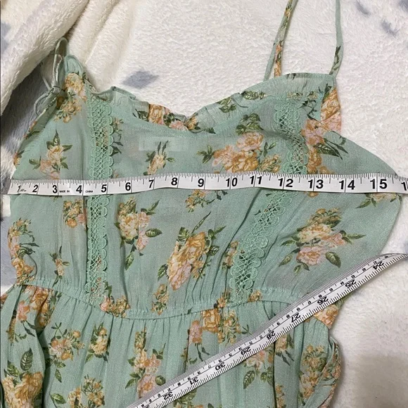 Mine Floral Midi Dress in Soft Green and Cream size small - Picture 11 of 11